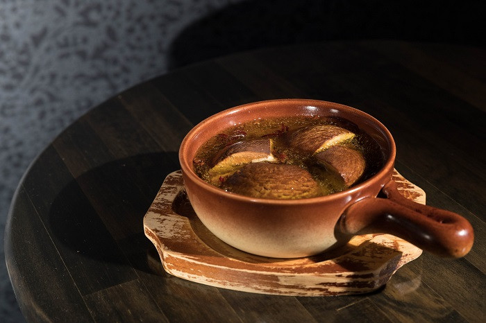 牛窓産ジャンボマッシュルームとベーコンのアヒージョ(バケット付き)